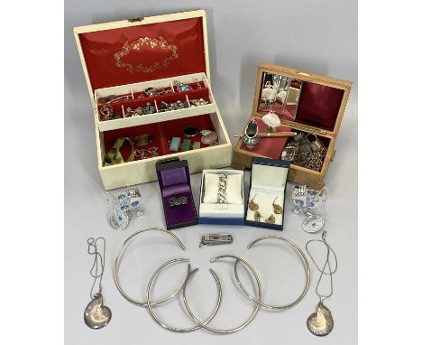 ANTIQUE STYLE JEWELLERY COLLECTION - an excellent mixed quantity in various styles and metals including 925 silver, mainly CF