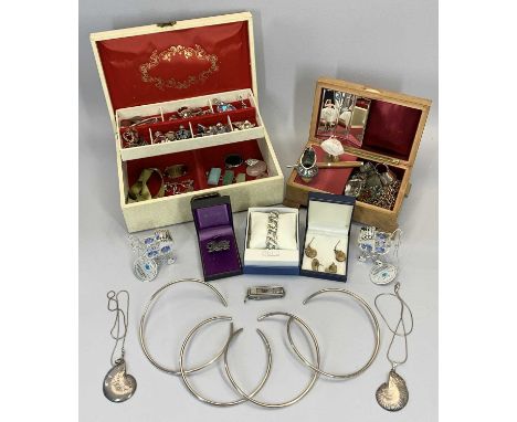 ANTIQUE STYLE JEWELLERY COLLECTION - an excellent mixed quantity in various styles and metals including 925 silver, mainly CF