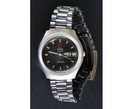 A gentleman's Omega electronic f300 Hz Geneve Chronometer stainless steel day date wristwatch, the black dial with batons on 