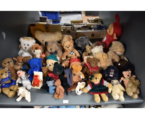 A shelf of modern collectable Teddy Bears including Steiff Lion with yellow tag 040801, Russ, Ty etc