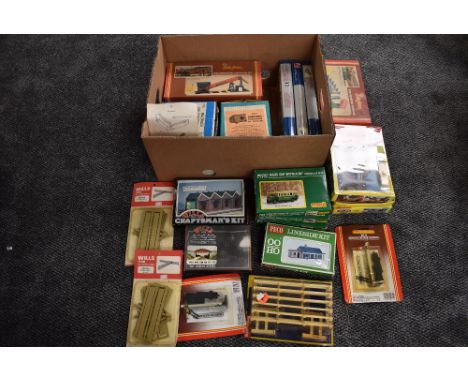 A box of 00 guge Accessories including Hornby R515 Operating Conveyor Set and  R528 Operating Tipper Set, Heljan Kits x3, Lim