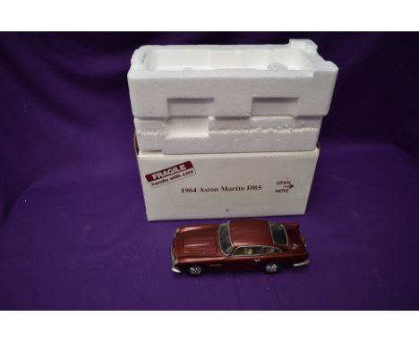 A Danbury Mint 1:24 scale diecast model, 1964 Aston Martin DB5, in original box
CONDITION REPORTSlight chips to paintwork, ov