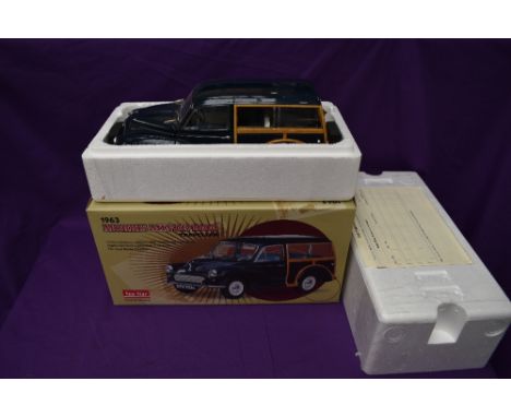 A Sun Star 1:12 scale diecast model, 1963 Morris Minor 1000 Traveller, in original box