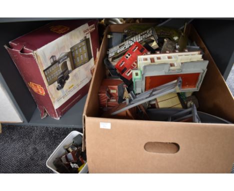 A shelf of 00 gauge Buildings and Accessories including Lledo Brewing in Britain in box