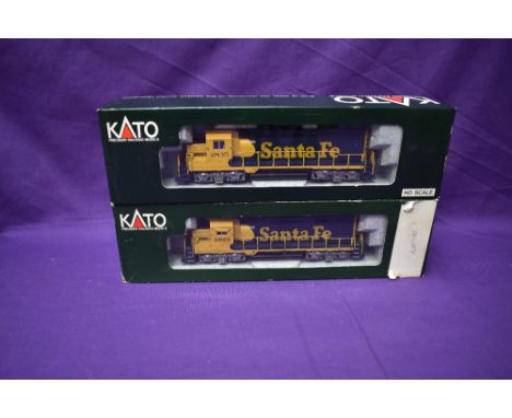 Two Kato HO scale Santa Fe Locomotives 2835 Warbonnet boxed 37-041 &amp; 2825 boxed 37-022