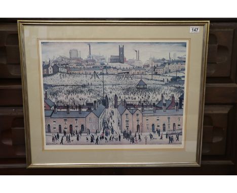L S Lowry L/E (217/850) guild stamped &amp; pencil signed print (Image size 60cm x 45cm)
