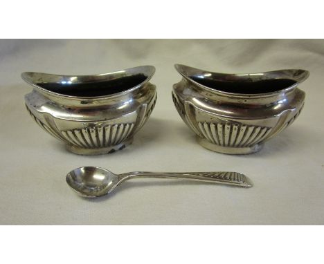 2 hallmarked silver mustard pots and small hallmarked silver spoon - Approx silver weight 63g