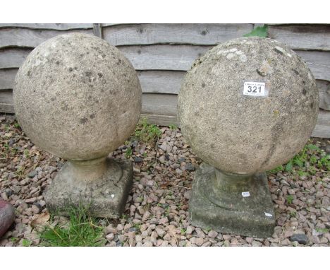 2 large stone orbs - Gate post tops - H: 49cm