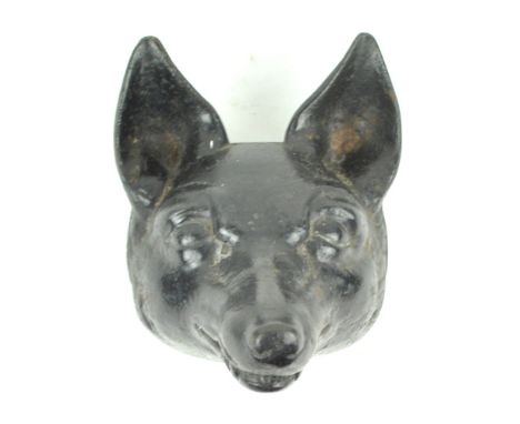 A cast iron stirrup cup style fox's mask sculpture, 15cm x 16cm