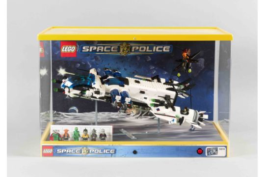 Großer Lego Schaukasten Mit Dem Space Police Raumschiff 5974