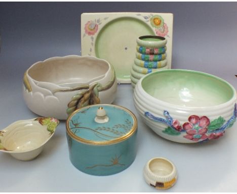 A COLLECTION OF CLARICE CLIFF CERAMICS, to include a rectangular cake plate (missing handle), a ribbed effect textured vase, 