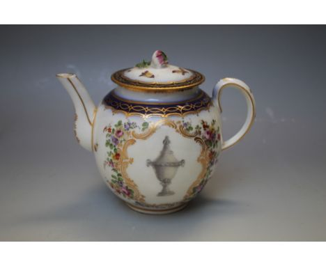 A LATE 18TH / EARLY 19TH CENTURY ROYAL WORCESTER GLOBULAR TEAPOT WITH LID, decorated with flowers and gilt detail, each side 