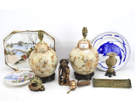 An assortment of Oriental collectables. Including a pair of lamp bases, a brass tray, a ceramic serving platter etc
