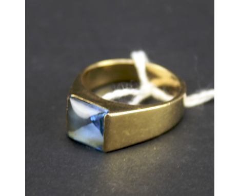 A continental hallmarked yellow metal ring. Set with a simulated aquamarine style stone, size Q, weight 4.4g