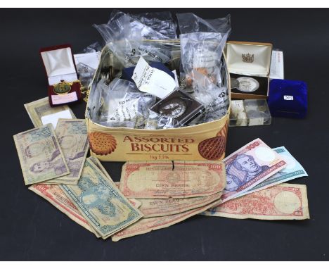 An extensive collection of assorted coins and notes. Including a George II Lima half crown dated 1746, New Zealand silver coi