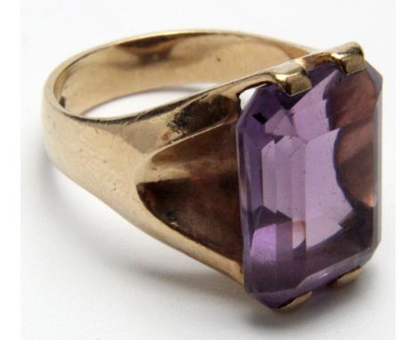 9ct Gold Ring set with large Amethyst size P weight 7.5 grams 