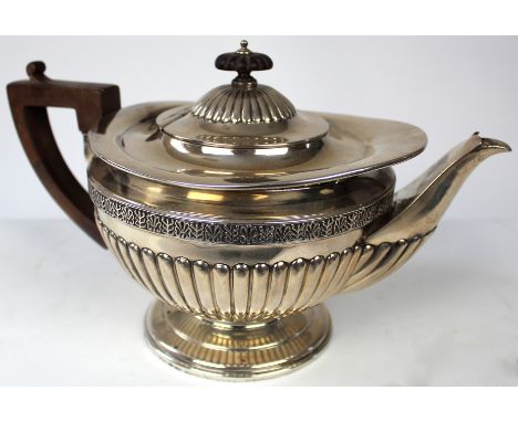 Good quality silver teapot made by Goldsmiths and Silversmiths Co. Ltd. London 1902. Weighs 29 ¼ oz ( includes handle).