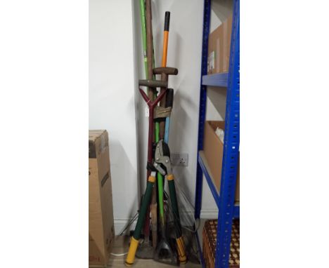 BUNDLE OF TOOLS