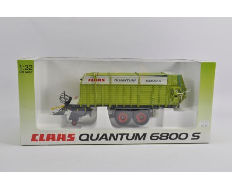 Universal Hobbies 1/32 Scale Claas Quantum 6800S Forage Wagon. Mint in Excellent Box. 