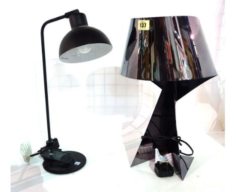 A 20th century black metal abstract angular table lamp and a blue metal table lamp, (2).  S4M