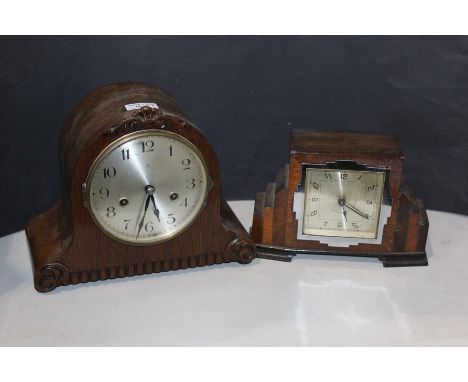 Art Deco style mantel clock, with stepped wooden case, the silvered dial with Arabic numerals, 22.5cm wide, oak veneered mant