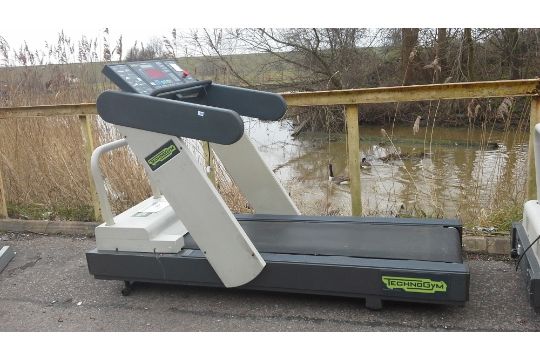technogym run race treadmill