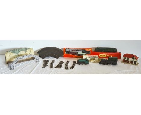 Quantity Tri-ang Hornby 00 gauge locos and tenders,&nbsp;loco 1003, D6830, boxed, quantity of track, accessories, instruction