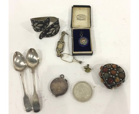 Scottish hardstone set silver-coloured box, heart-shaped, 6cm, two silver fiddle pattern teaspoons, folding lorgnette, enamel