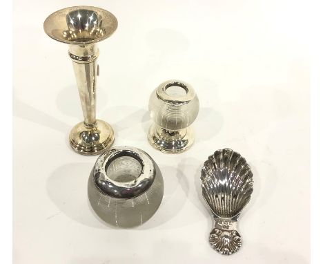 Silver reproduction Georgian style caddy spoon with shell bowl and scallopshell tab handle, Birmingham 1991, an Edwardian sil