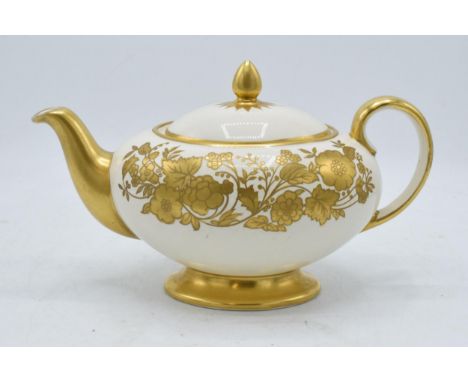 Sadler gilt floral teapot. In good condition with no obvious damage or restoration. 