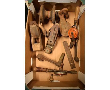 A mixed collection of vintage tools to include Record No.4 plane, pulley wheels etc (Qty). 