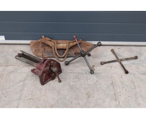 A vintage Parkinsons No.51 metal vice, 2 spider wrenches and a tool bag (4). Collection only. 