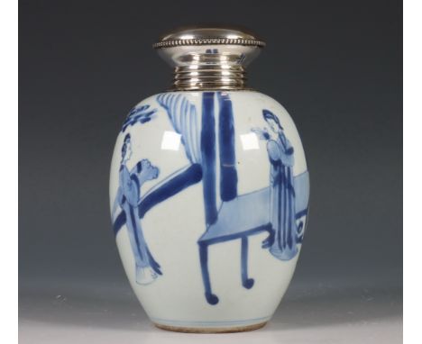 China, zilvergemonteerde blauw-wit porseleinen theebus, Kangxi periode (1662-1722), het zilver met meesterteken Van Kempen, d