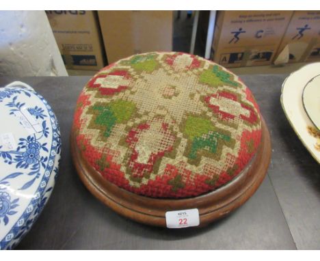 NEEDLEPOINT UPHOLSTERED FOOT STOOL, DIAM APPROX 30CM