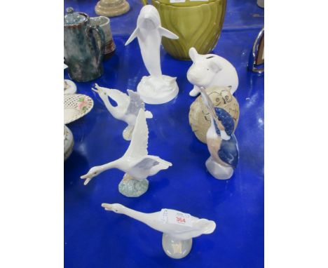 GROUP OF LLADRO MODELS INCLUDING SWANS AND A KINGFISHER, TOGETHER WITH A POTTERY MODEL OF A PIGGY BANK AND ROYAL DOULTON IMAG