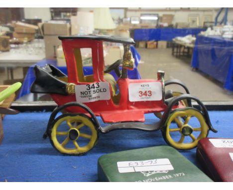 MODEL OF A VINTAGE CAR