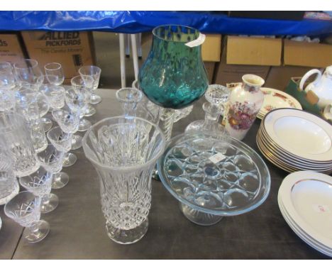 SMALL SELECTION OF GLASS WARE INCLUDING DECANTER, LARGE COLOURED VASE ETC, LARGEST VASE APPROX 37CM