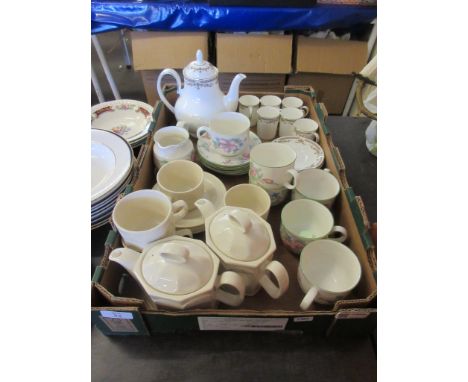 BOX CONTAINING STEELITE PART COFFEE SET TOGETHER WITH ROYAL DOULTON REPTON COFFEE POT, CANS AND SAUCERS AND SMALL QUANTITY OF