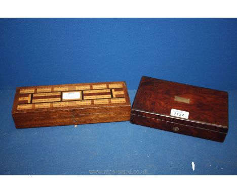 An early 20th c. small games compendium Box with inlaid top in satinwood, boxwood and mahogany, shaped as a cribbage board. T