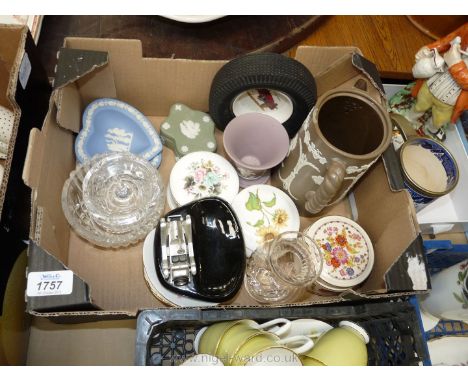 Miscellaneous Wedgwood items, lidded trinket pots and several glass items