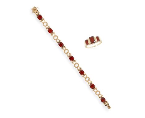 A GARNET AND GOLD BRACELET WITH A GARNET THREE-STONE RING, the bracelet composed of fancy textured and polished gold links, i