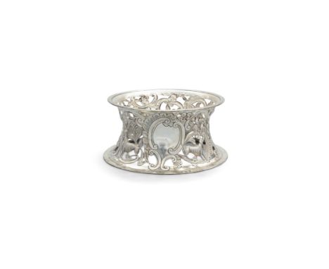 AN IRISH EDWARDIAN SILVER DISH RING, Dublin c.1900, maker's mark rubbed, of waisted circular shape, pierced and chased with d
