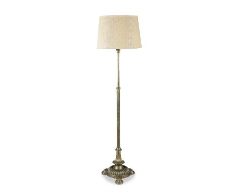 A BRASS TELESCOPIC EXTENDING STANDARD LAMP, the plain fluted column, on spreading circular foot and bun feet. c.140cm high 