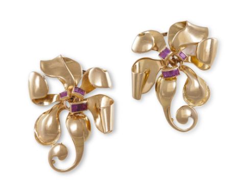 A PAIR OF RUBY AND GOLD DOUBLE CLIP BROOCHES CIRCA 1945, each flowerhead with scrolling design and volute details, centrally-