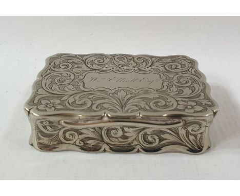 Silver-coloured metal snuff box, shaped rectangular, with foliate scroll engraved decoration 