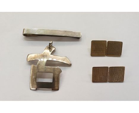 Pair 9ct gold cufflinks, each with double-square engraved terminals; a silver tie clip and a silver Chinese character mark pe