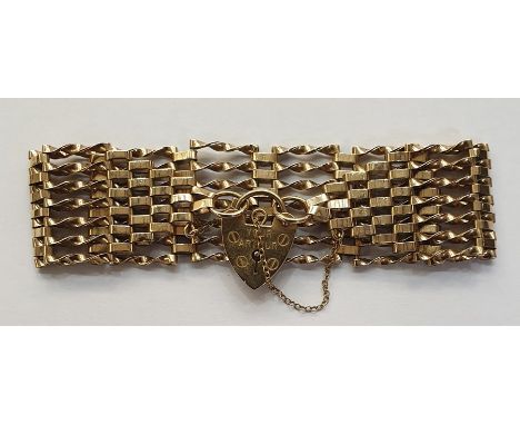 9ct gold seven-bar gate bracelet with padlock clasp, 16g approxCondition Reportthe length is approx 16 cms