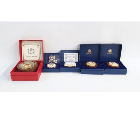 Halcyon Days 1977 Queens Silver Jubilee turned wooden circular box, silver surround with Millennium marks, with painted ceram