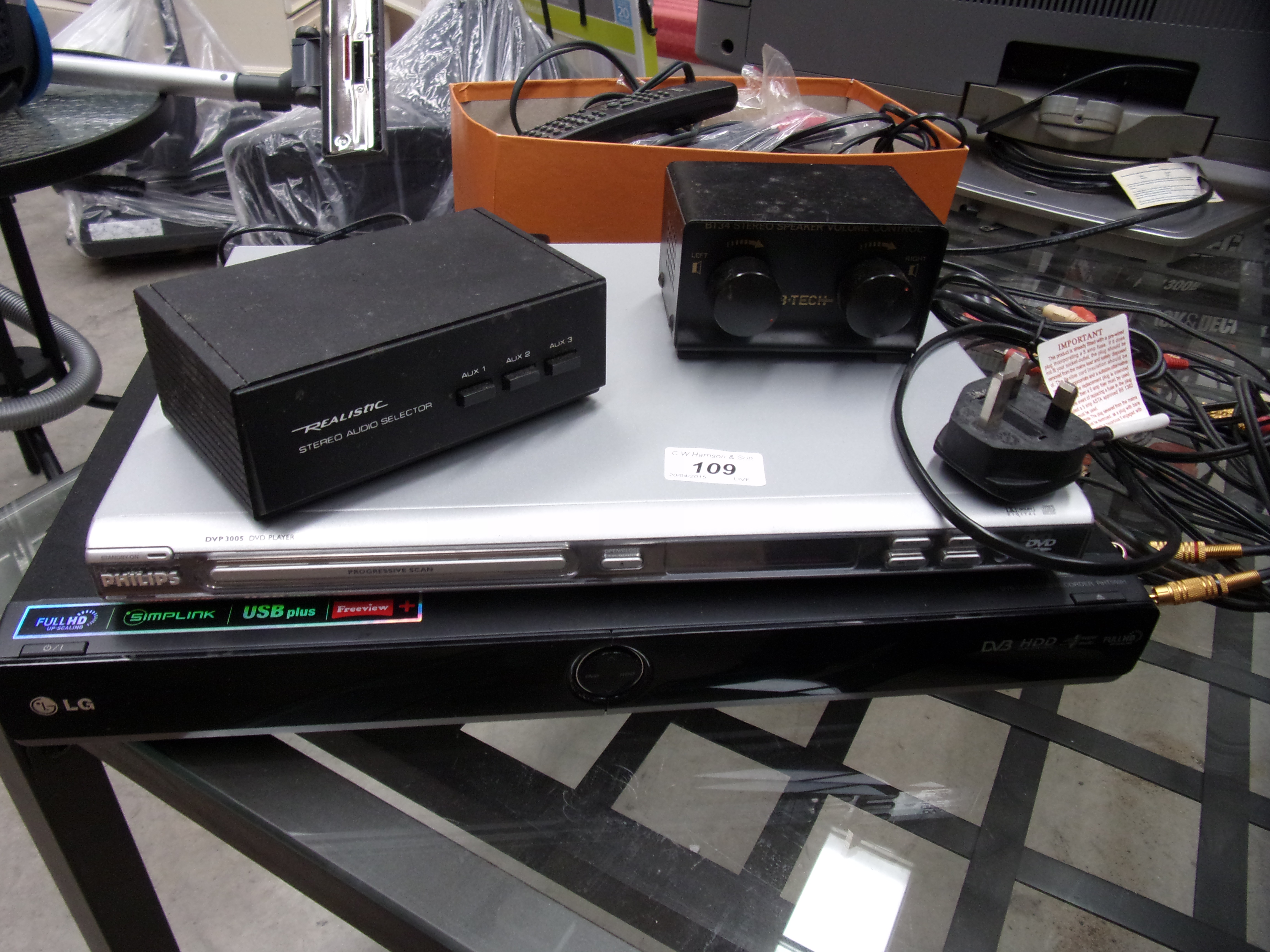 Lot 109 - 4 x items - LG DV3 HDD DVD player, Phili