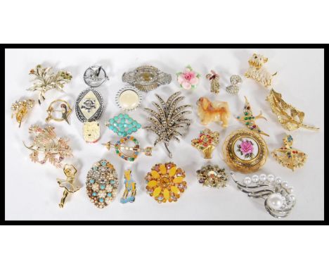 A large collection of vintage costume jewellery brooches ro include Art Deco, Marcasite, gilt, enamel, Royal Worcester, etc.&